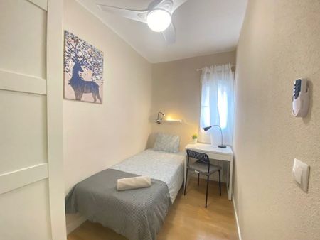 Calle de Pico de Alba, Madrid, Community of Madrid 28053 - Photo 2