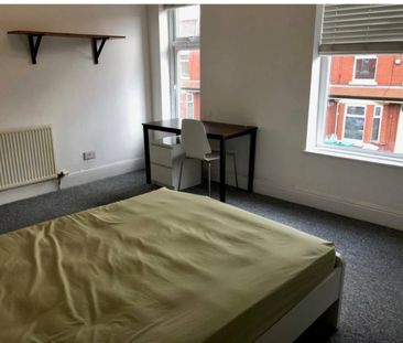 Room in a Shared House, Deramore Street, M14 - Photo 2