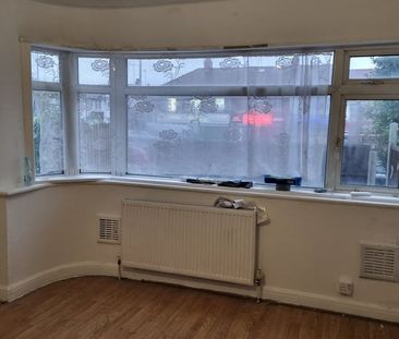 2 Bed Flat, Beechwood Gardens, NW10 - Photo 4