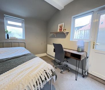 6 bedroom terraced house to rent - Photo 4