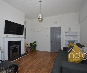 1 bedroom in a house share to rent - Photo 2