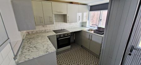 2 bedroom terraced house to rent - Photo 4