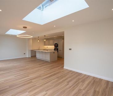 4 bedroom detached house to rent - Photo 4