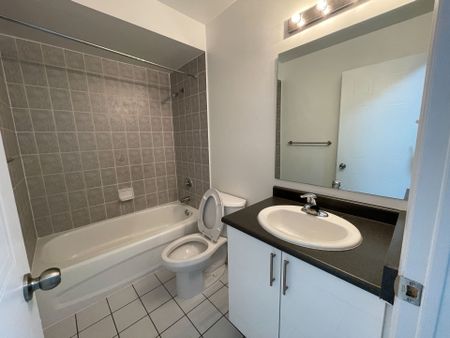 For Lease - 689 Four Winds Way Unit# 28, Mississauga, Ontario - Photo 3