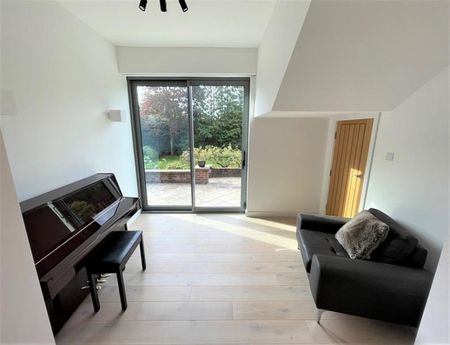 6 Bedroom Detached To Let - Photo 3