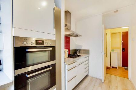 3 bedroom flat to rent - Photo 2