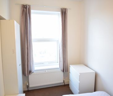 Single Room- Close to St Georges Park- Students and Postgraduates w... - Photo 4