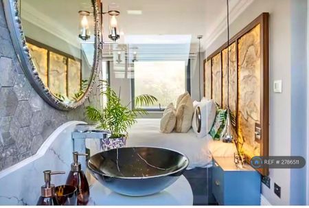 1 bedroom in a flat share to rent - Photo 5