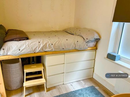 4 bedroom flat to rent - Photo 4