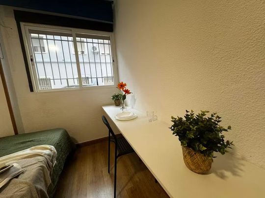 Calle Avellana, Madrid, Community of Madrid 28027 - Foto 1