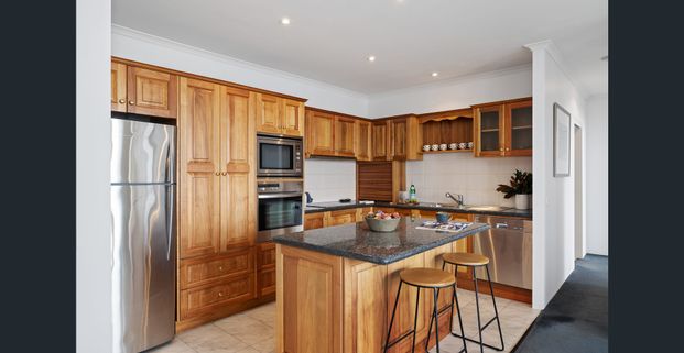 Stylish Apartment in the Heart of Battery Point - Photo 1