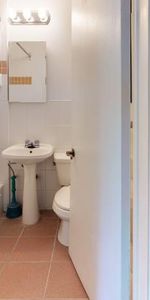 GHETTO MCGILL- 3 ½ RÉNOVÉ & MEUBLÉ – 1 CHAMBRE FERMÉE - Photo 4