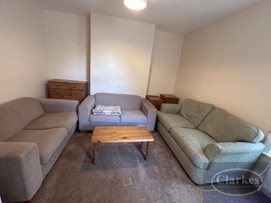 6 bedroom detached house to rent - Photo 1