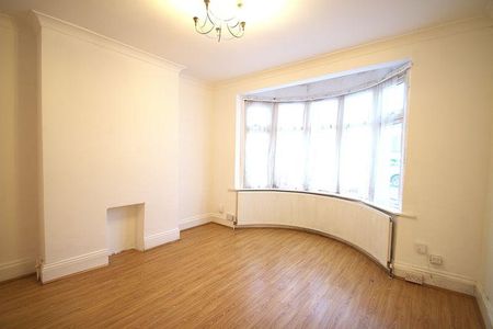 4 bedroom semi-detached house to rent - Photo 2