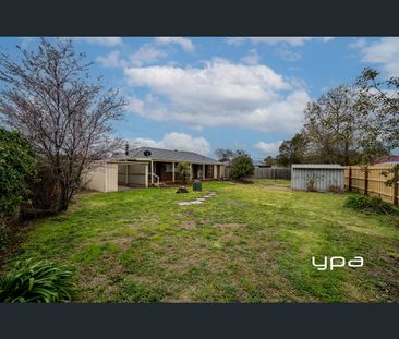 3 Monterey Ct, Sunbury, Vic 3429 - Photo 5