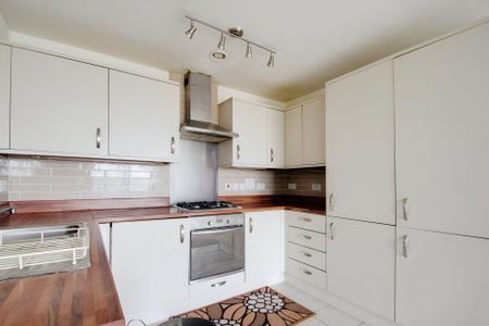 2 bed flat to rent in Bath Road, Hounslow, TW3 - Photo 4