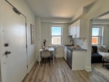 $1,700 / 1 br / 1 ba / 700 sqft 1BR Apartment Unit in Hamilton - Photo 3