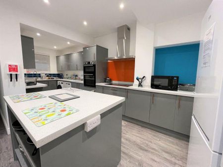1 bedroom in a house share to rent - Photo 2