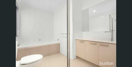 MODERN FOUR BEDROOM TOWNHOUSE - Photo 5