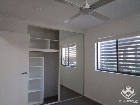 Easy living withing walking distance to beautiful Coolangatta - Photo 1