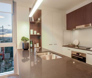 SKYRING APARTMENTS - LARGE 2 BEDROOM APARTMENT WITH STUNNING VIEWS - Photo 6
