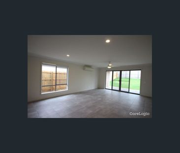 Single story modern & spacious house waiting for family or sharing - Photo 1