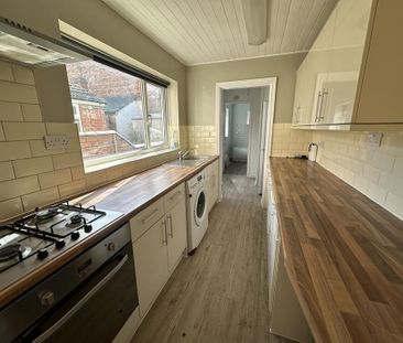 4 bedroom terraced house to rent - Photo 3