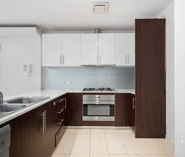 Spacious Doncaster Hill Living steps away Westfield - Photo 3