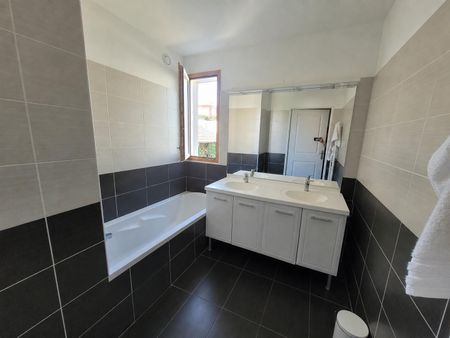 Location Appartement 4 pièces 90m² LYON 3ème - Photo 5