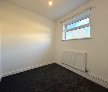 3 bedroom end of terrace house to rent - Photo 2