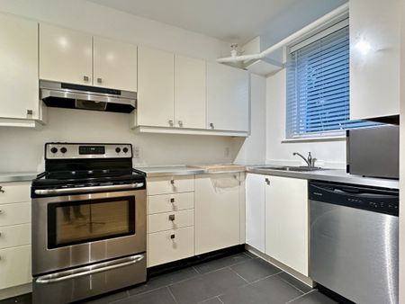 MÉTRO EDOUARD-MONPETIT: Grand logement de deux chambres fermées offert en location semi-meublé avec chauffage et eau chaude INCLUS. - Photo 4