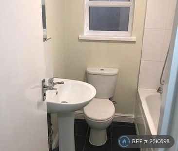 1 bedroom in a house share to rent - Photo 5