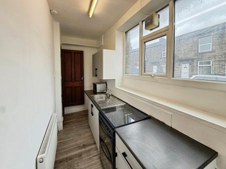 2 bedroom end of terrace house to rent - Photo 5