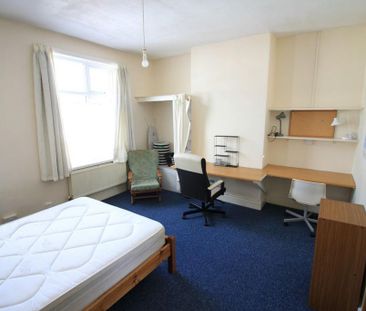 4 bedroom terraced house to rent - Photo 1