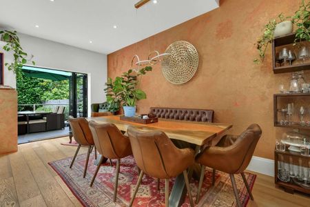 Beautifully presented home within striking distance of both Weybridge Train Station and the High Street. - Photo 3
