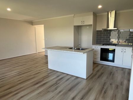 Modern Living Made Easy – Your Dream Home Awaits! - Photo 2