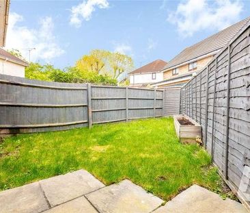 Charleston Avenue, Basildon, SS13 - Photo 2
