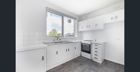 Bright and Affordable Living in the Heart of Elsternwick - Photo 2