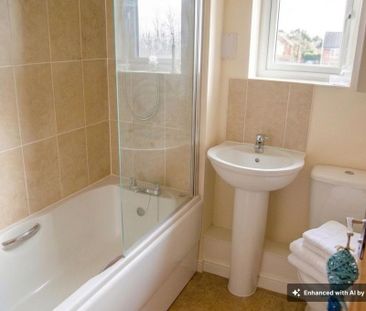 3 bedroom semi-detached house to rent - Photo 4