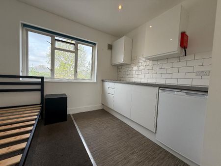 Brassie Avenue, East Acton, London, W3 7DE - Photo 4