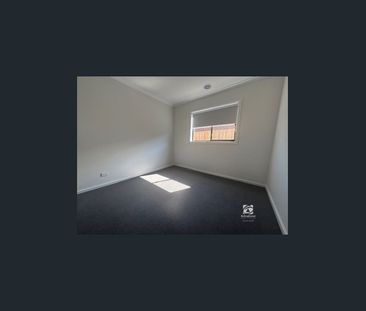 MODERN FAMILY HOME - Photo 3