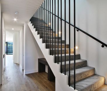 BE IMPRESSED BY STYLE, SPACE & SOPHISTICATION! - Photo 2