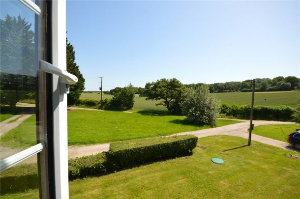 3 Bedroom House - Phillips Heath Cottages, Stockbridge - Photo 1