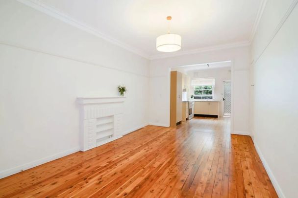 Freshly renovated 2 bedroom garden apartment - Photo 1