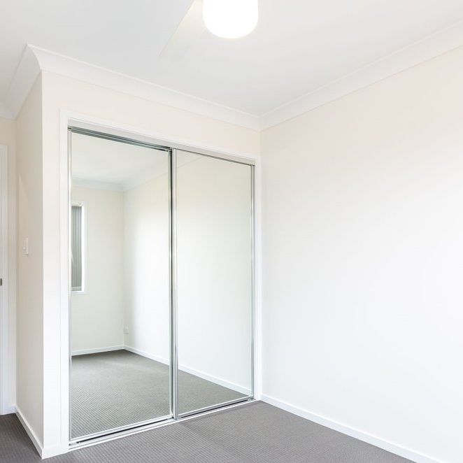 MODERN DUPLEX IN SOUGHT AFTER LOCATION! - Photo 1