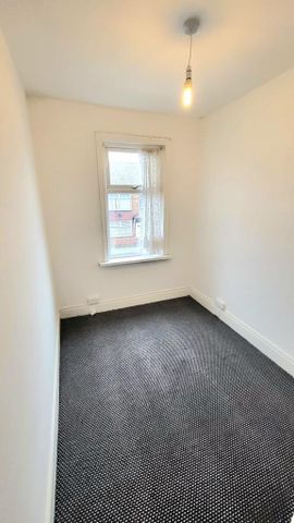 3 bedroom flat to rent - Photo 3