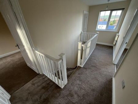 4 bedroom detached house to rent - Photo 2