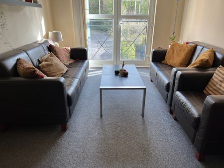 Appealing Two Double Bedroom First Floor Apartment for Rent in Fallowfield, Great for Students - Photo 2