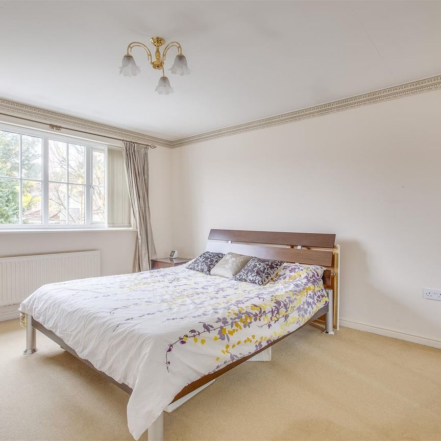 The Spinney, High Wycombe - Photo 1