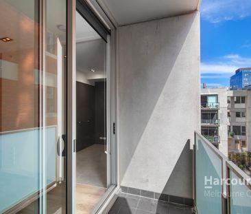 Modern Two Bedroom Living with Balcony & Secure Parking - Unfurnished - Photo 4